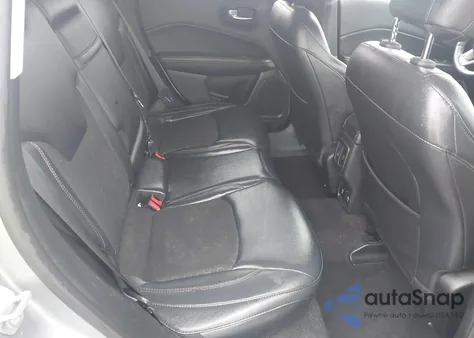 2018 Jeep Compass Latitude 4X4 z USA, uszkodzony, nr VIN 3C4NJDBB1JT331764